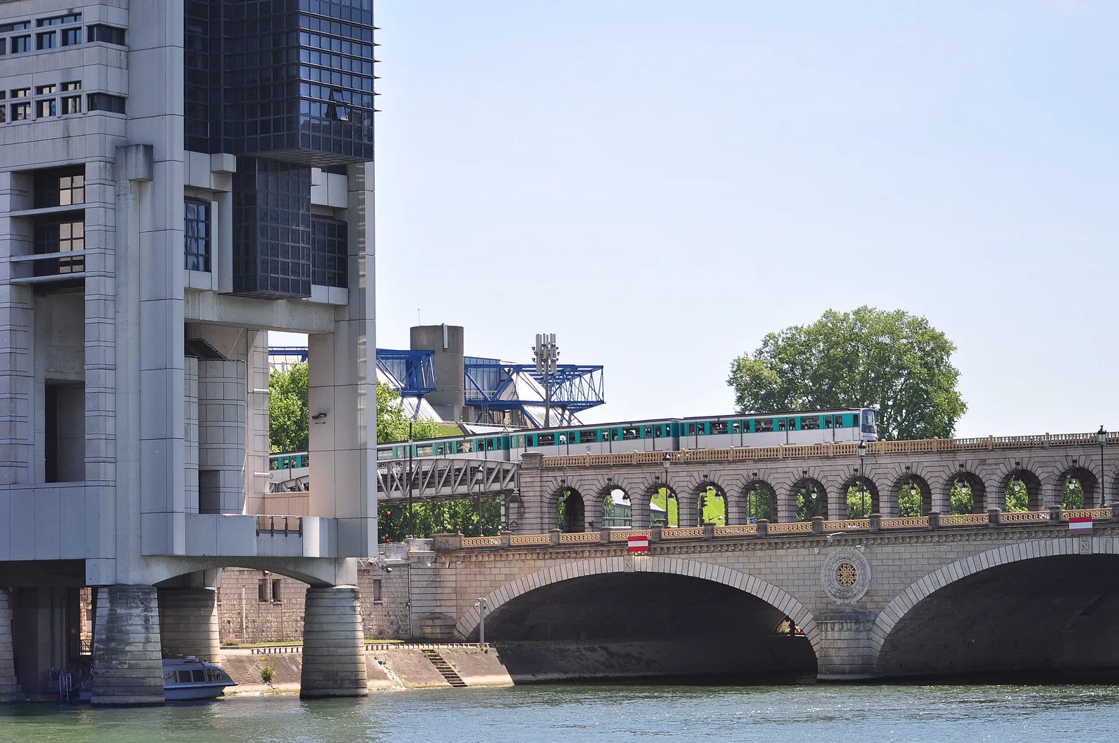 Le ministère de l’Économie et des Finances à Bercy, au bord de la Seine, en mai 2022.